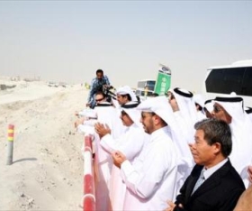بالصور.. رئيس الوزراء يشهد وضع آخر حجر لحوض الميناء الجديد