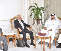 بن طوار خلال استقباله الوفد الاندونيسي