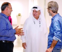                                         يوسف أحمد في حديث جانبي مع فنانين عرب                                    