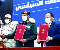  حمدوك والبرهان يعرضان الاتفاق السياسي بعد التوقيع - الاناضول 