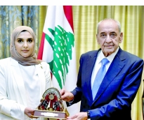  نبيه بري ومريم العطية يتبادلان الهدايا التذكارية 