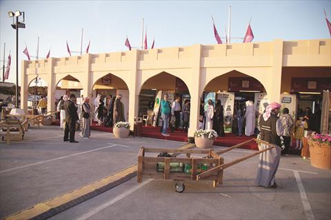 جانب من المحلات المشاركة في المهرجان