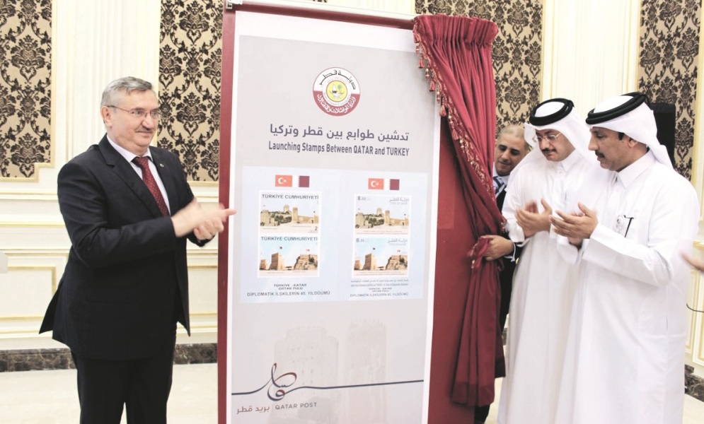 الكشف عن الطوابع التذكارية بين قطر وتركيا