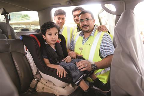  جانب من التدريب على استخدام مقاعد الاطفال في السيارات