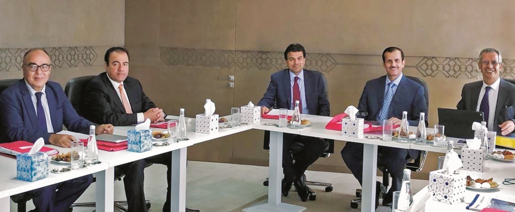                                         جانب من الاجتماع برئاسة الشيخ الدكتور خالد بن ثاني آل ثاني                                    