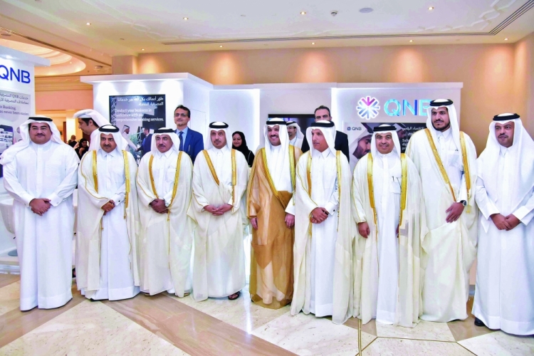 رئيس الوزراء يزور جناح QNB