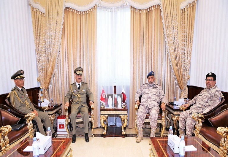 رئيس الأركان يجتمع مع الملحق العسكري الجوي والبحري التونسي