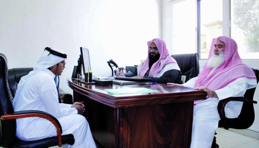                                         إحدى لجان الاختبارات                                    