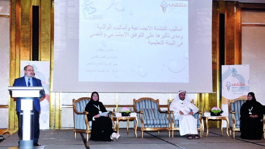                                         المتحدثون خلال الملتقى                                    