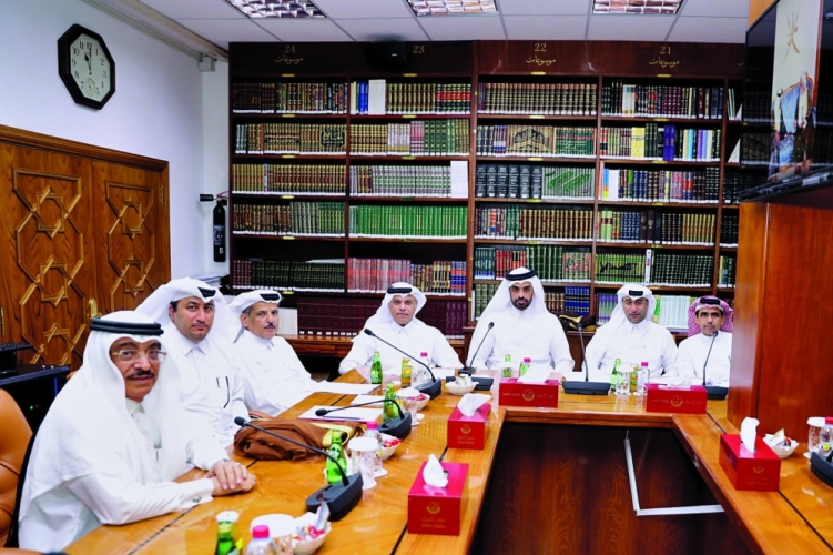                                         جانب من اجتماع لجنة الشؤون الثقافية والإعلام                                    