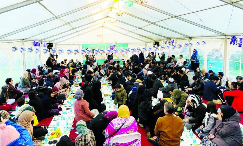 الجالية المسلمة في ليستر ترعى الحفل 