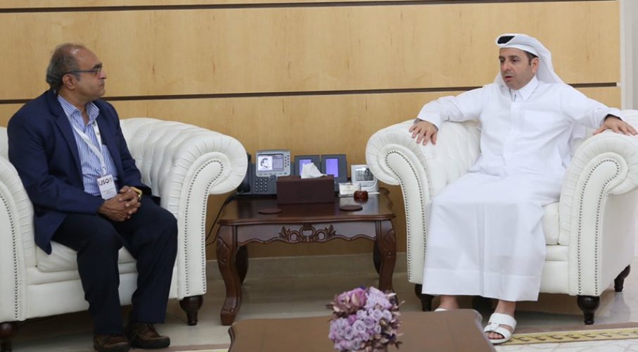 د. الحمادي مستقبلا البروفسور جوشي باريشا