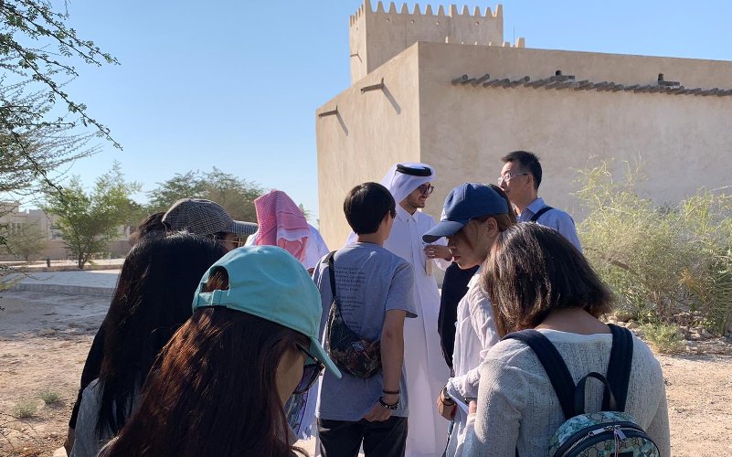 جانب من فعالية نظمتها بيوت الشباب لوفد سياحي زائر 