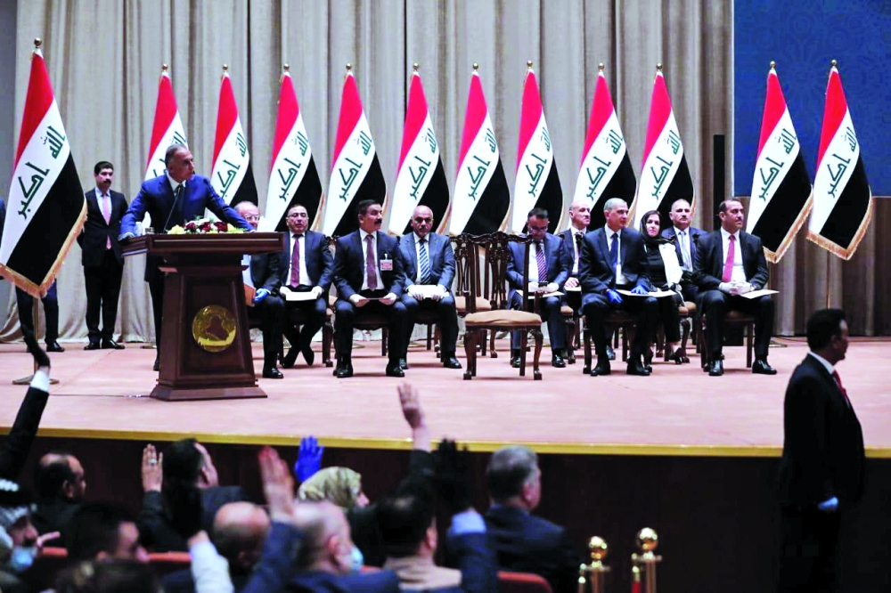 الكاظمي وحكومته الجديدة في البرلمان - رويترز 