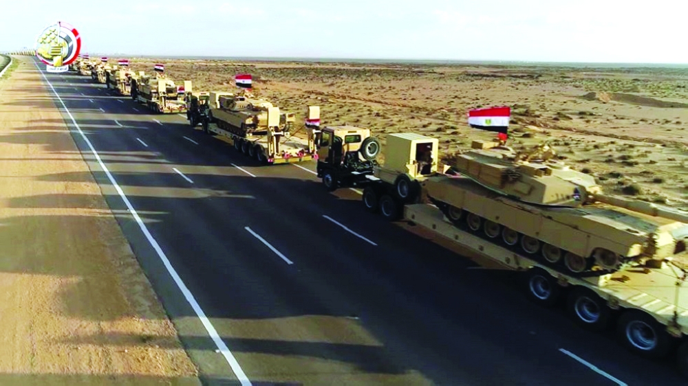 رتل دبابات مصرية في انتشار جديد على الحدود مع ليبيا