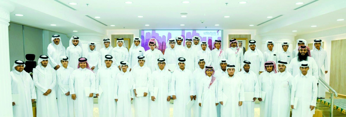 صورة جماعية للطلبة المكرمين 