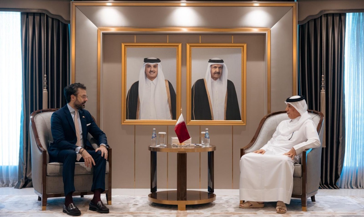 وزير الدولة للشؤون الخارجية يجتمع مع السفير الإسباني