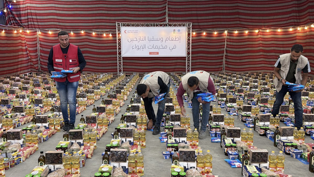 الهلال الأحمر القطري يوزع أكثر من 59 ألف طرد غذائي على الأسر النازحة في قطاع غزة