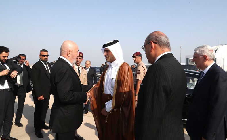 الرئيس العراقي يصل الدوحة لتقديم العزاء في فقيد الوطن الكبير