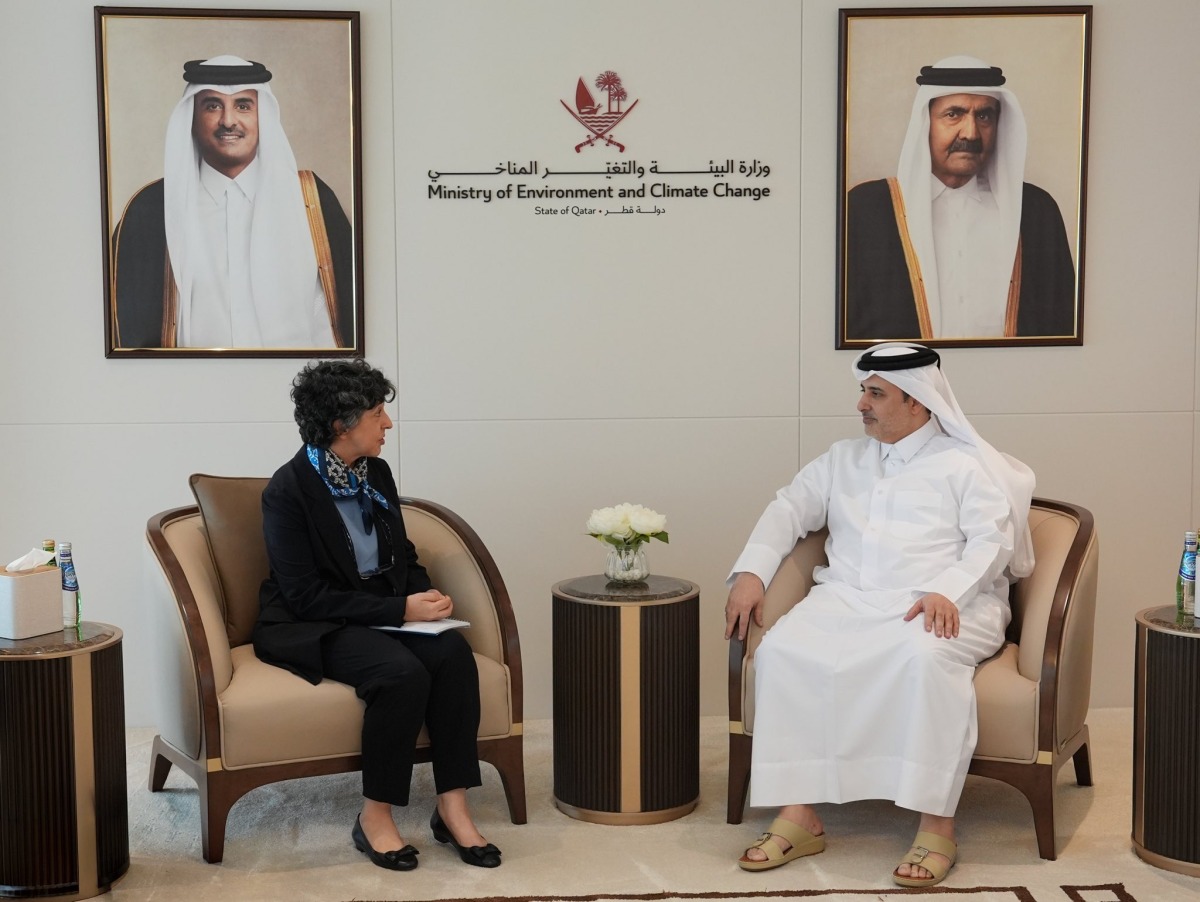 وزير البيئة يجتمع مع سفيرة البرتغال لدى الدولة
