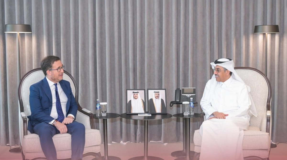 وزير العمل يجتمع مع سفير طاجيكستان والقائم بالأعمال بالإنابة في سفارة الولايات المتحدة