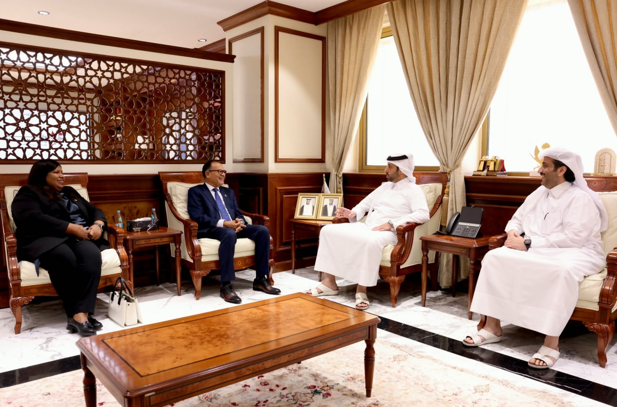 وزير البلدية يجتمع مع سفير المالديف