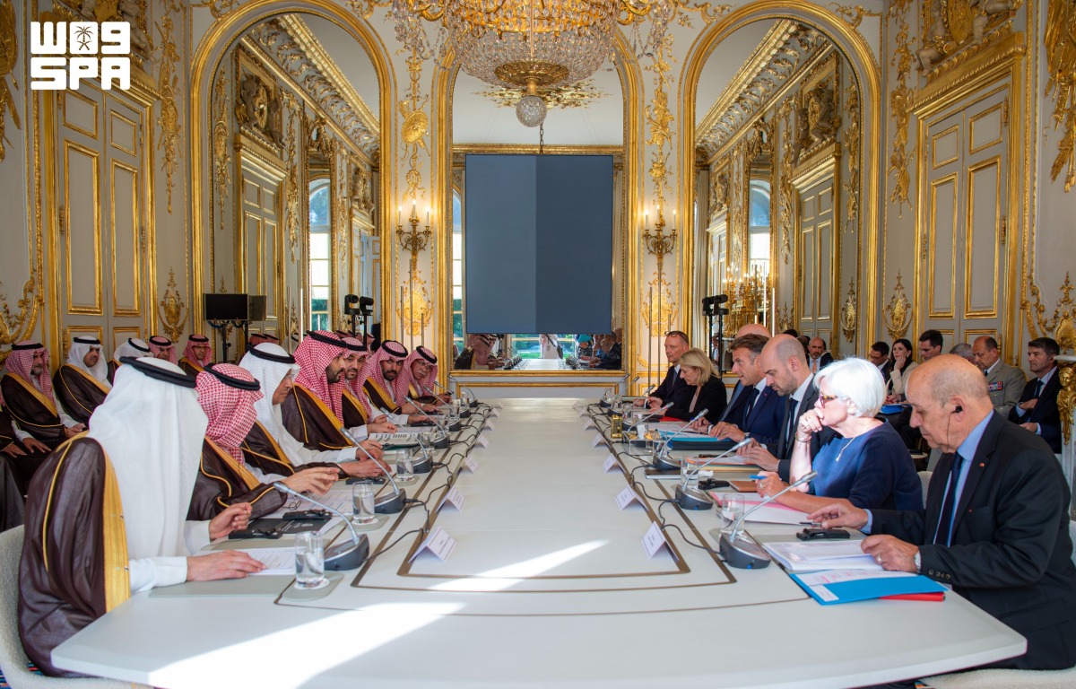 ولي العهد السعودي والرئيس الفرنسي يبحثان تعزيز العلاقات والمستجدات الإقليمية والدولية