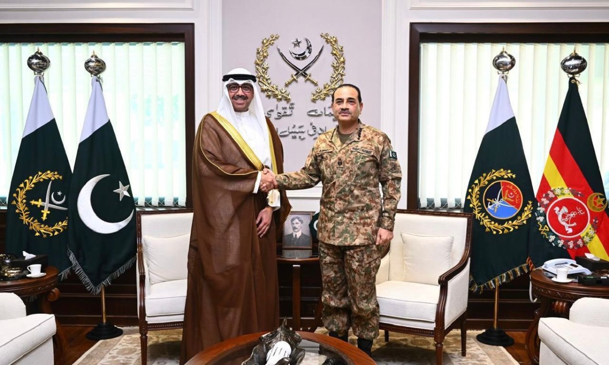 وزير الدفاع الكويتي يبحث تطوير التعاون المشترك مع قائد الجيش الباكستاني