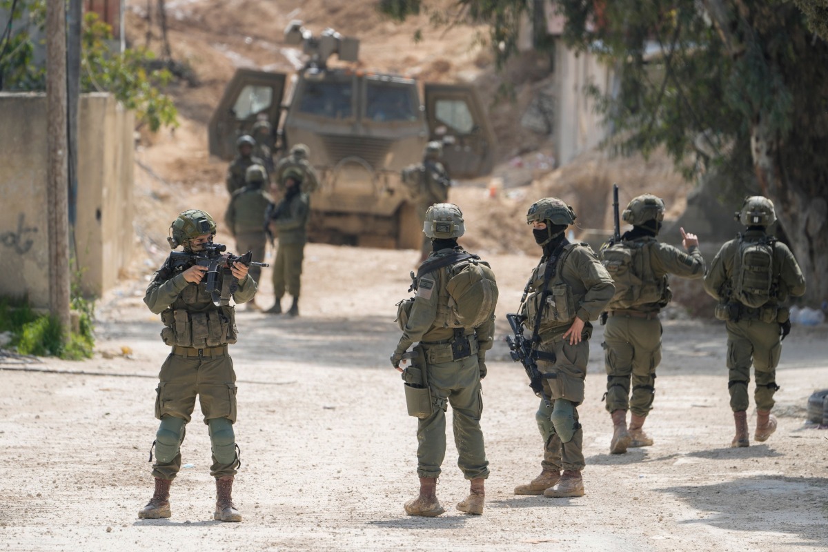 إصابة فلسطينيين بالرصاص الحي خلال اقتحام الاحتلال مخيم بالضفة الغربية