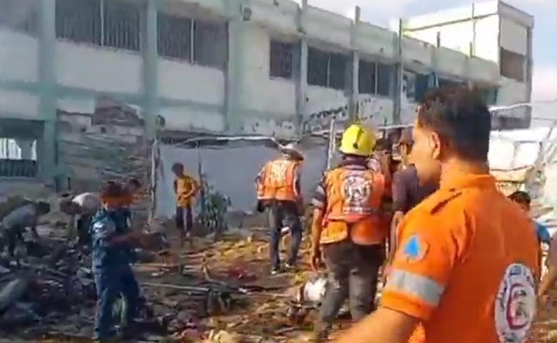 الدفاع المدني في غزة يسيطر على حريق بمخيم قطر جراء تعرضه لنيران الاحتلال