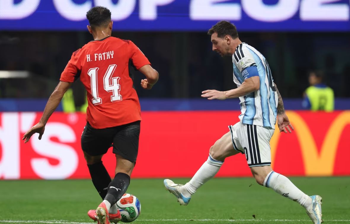 منتخب مصر يعلن غياب لاعب الوكرة عن مباراة أنجولا بتصفيات أمم أفريقيا