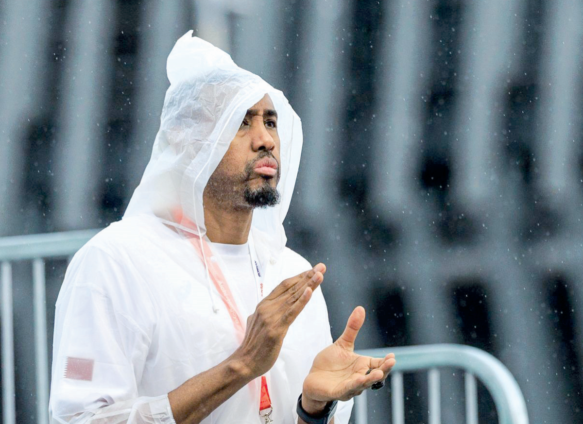 دورة الألعاب الآسيوية| ياسين إسماعيل مدير منتخب قطر لكرة السلة الثلاثية: مطالبون بتقديم الأفضل