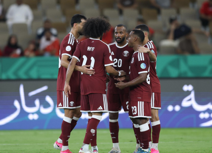 بثنائية في الشباك البحرينية.. منتخب قطر يحصد أول 3 نقاط في 
