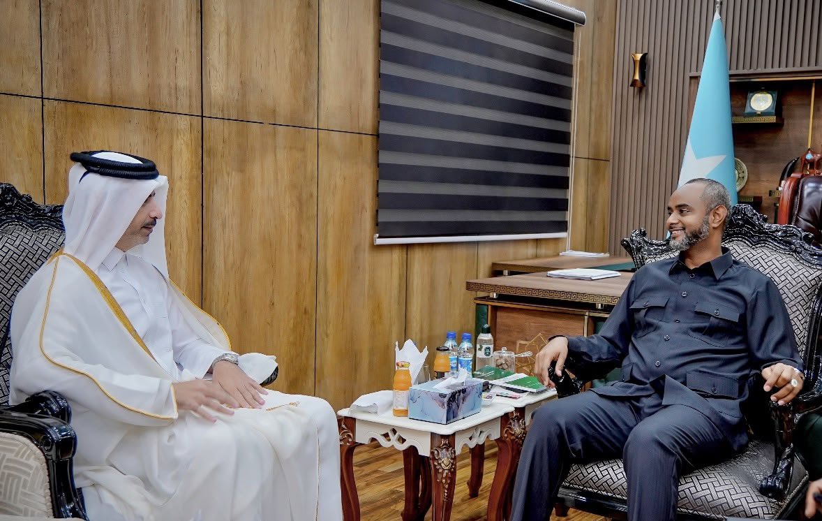  رئيس مجلس الشعب في الصومال يجتمع مع سفيرنا