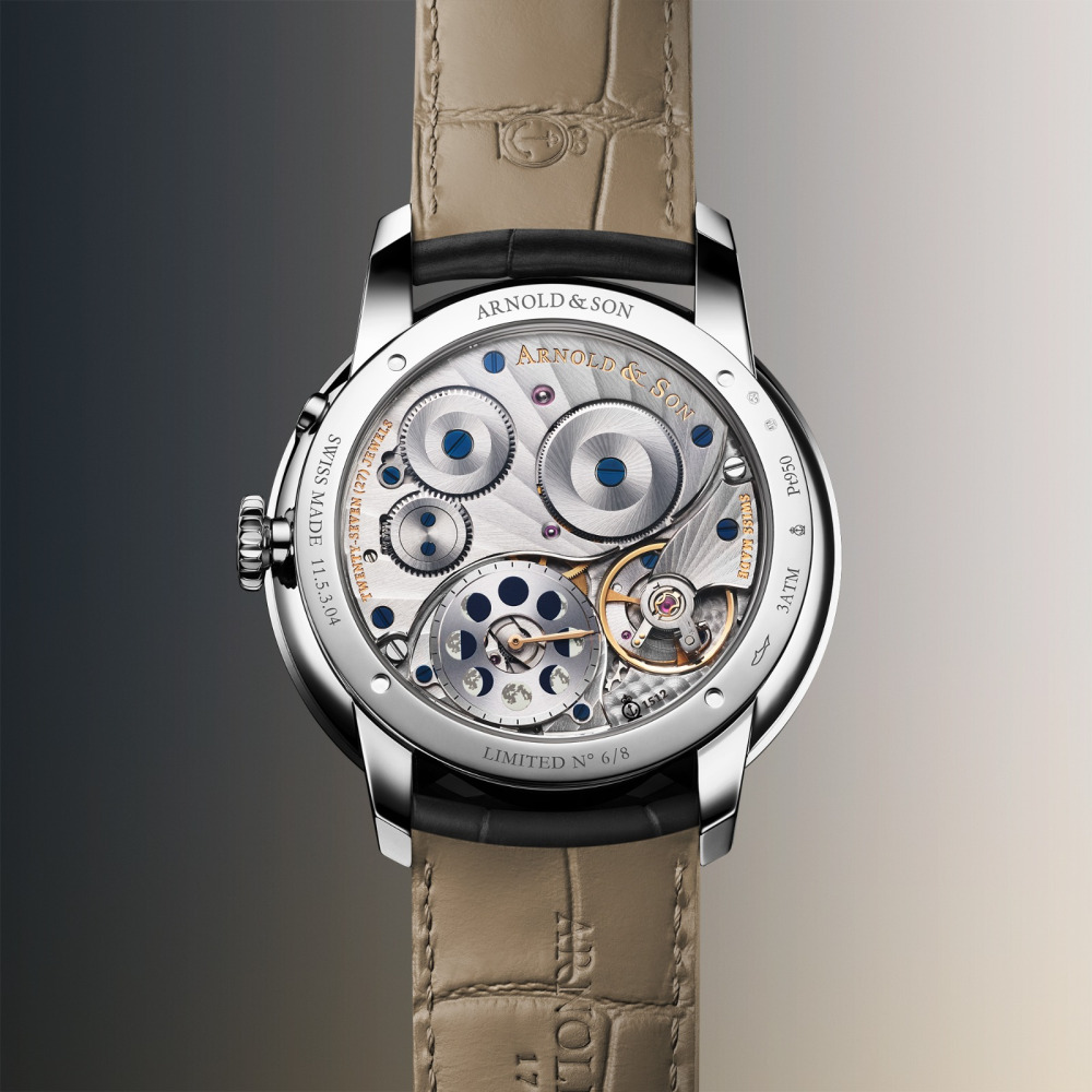 Arnold & Son ترسم الوقت بين القمر والهندسة الميكانيكية