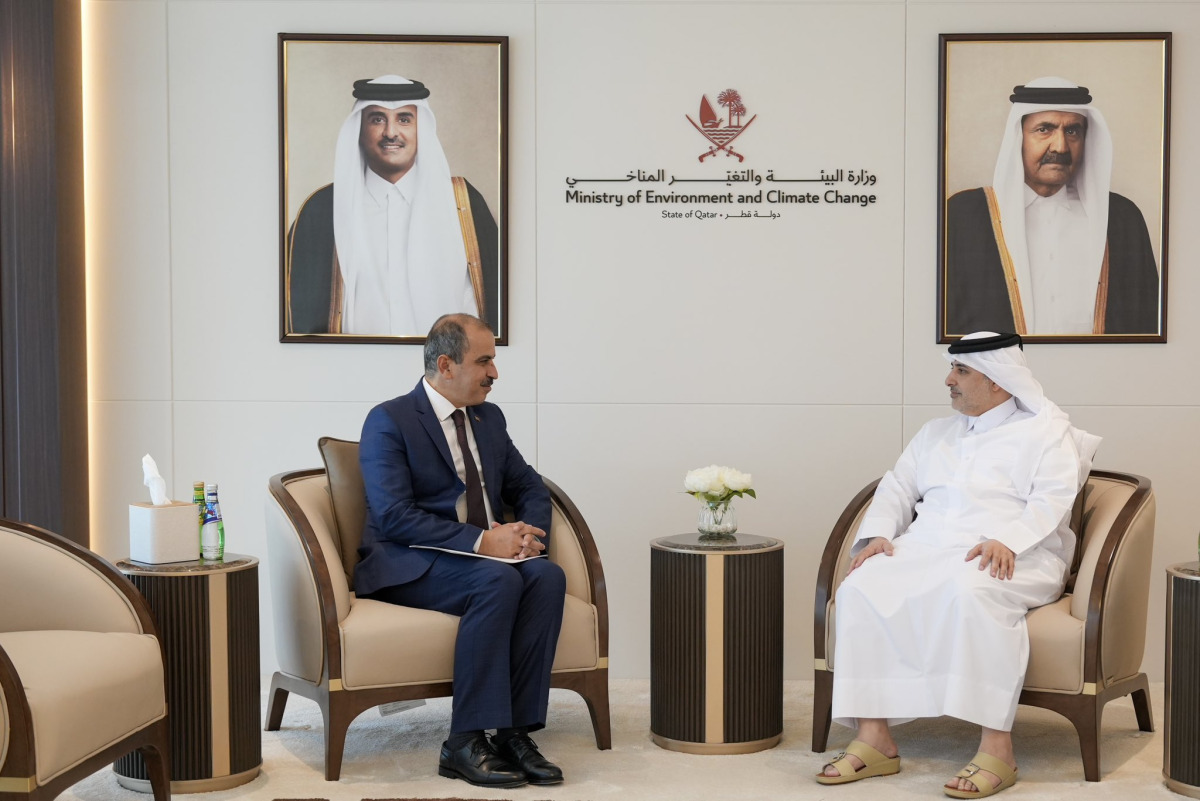  وزير البيئة والتغير المناخي يجتمع مع السفير التركي
