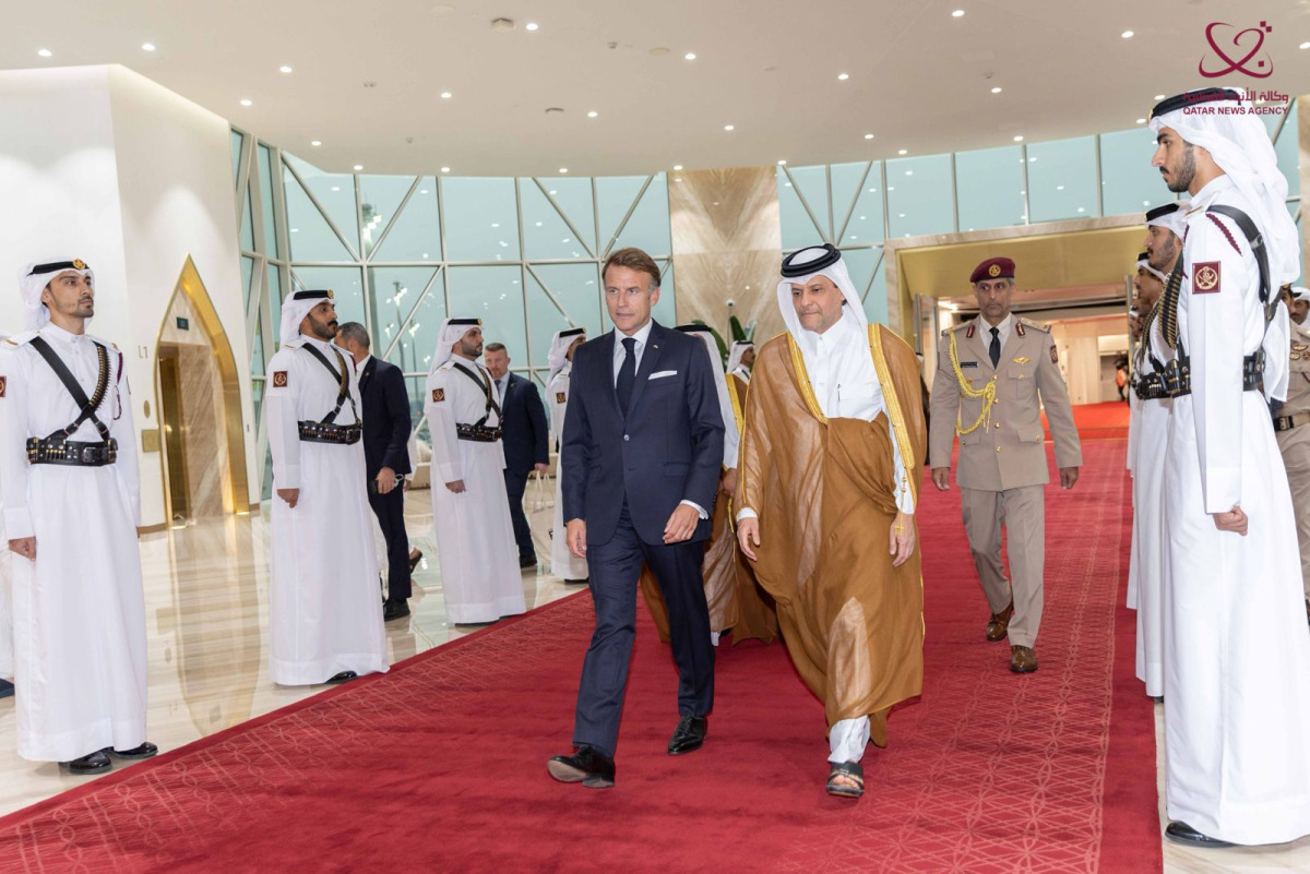 الرئيس الفرنسي يصل الدوحة